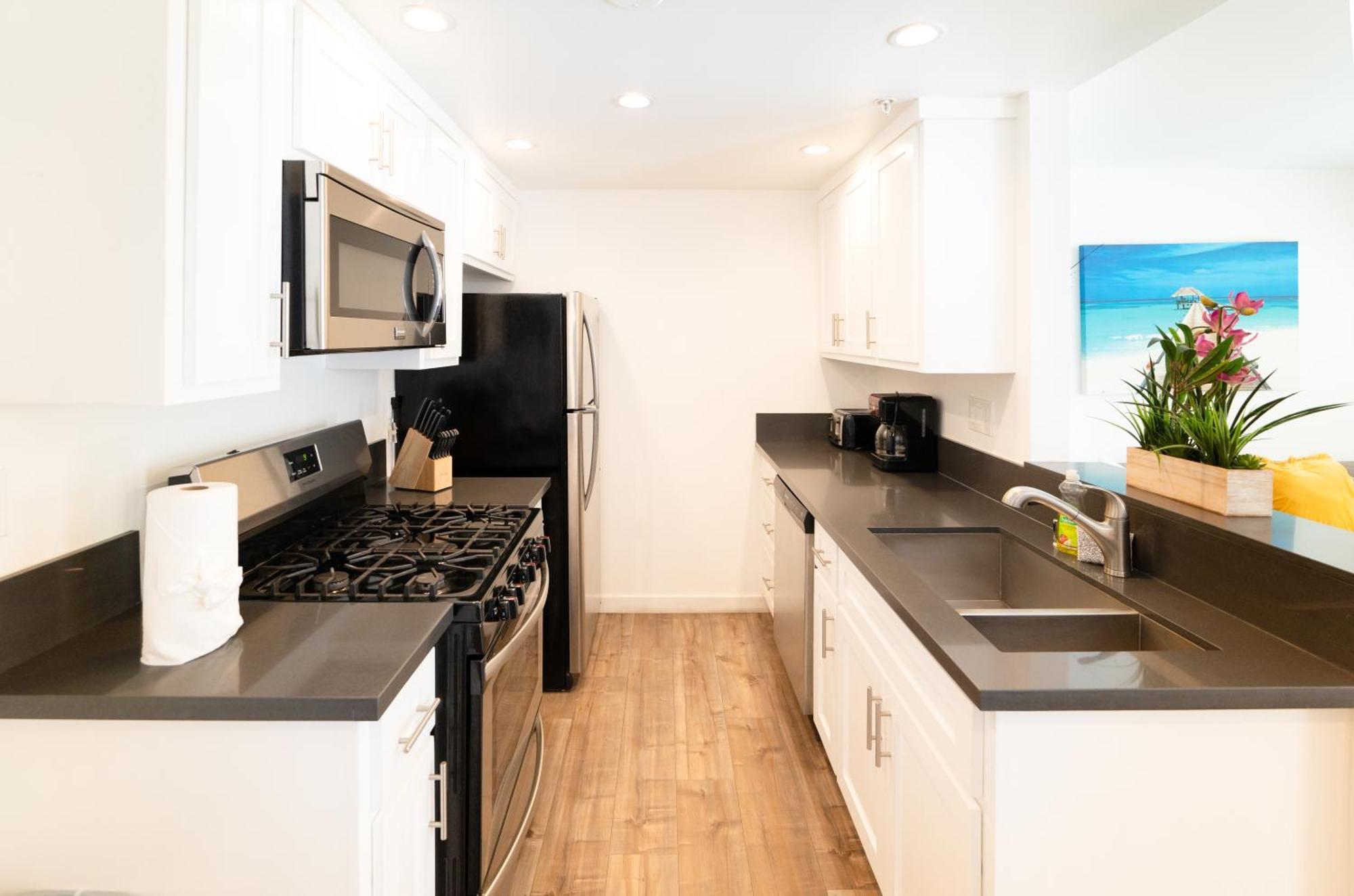 Cozy Stylish 1-bedroom In Hollywood With Free Gated Parking Los Angeles